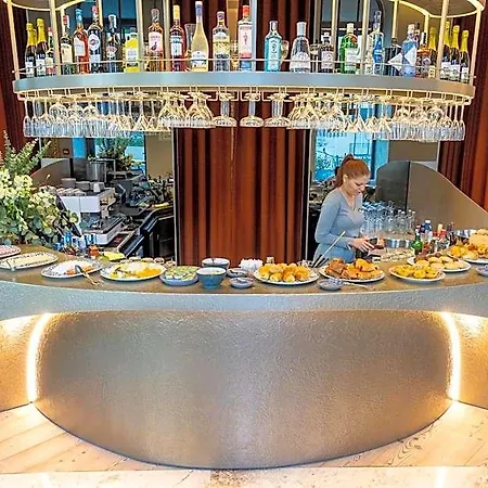 Dos Reis By The Beautique 4*