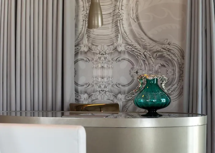 Dos Reis By The Beautique